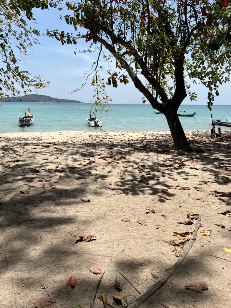 Mehr über den Artikel erfahren Rawai Beach