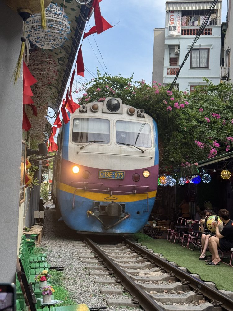 Mehr über den Artikel erfahren Train Street