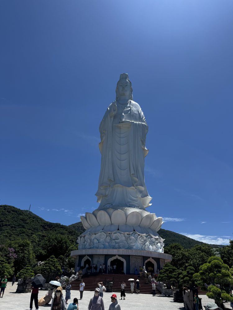 Mehr über den Artikel erfahren Lady Buddha