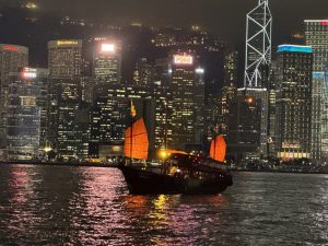 Mehr über den Artikel erfahren Schuhe, Monster und ein Hauch von Hollywood